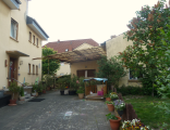 Nebengebäude / Garten vorne